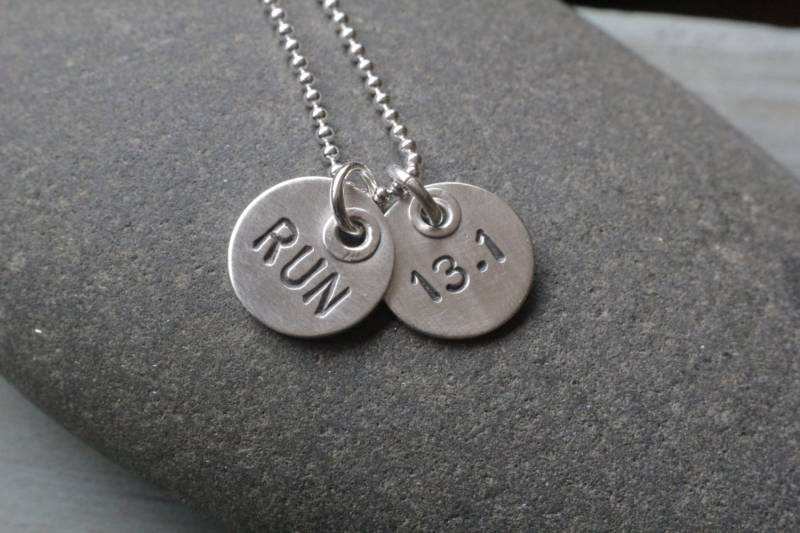 sterling Silber Halbmarathon 13.1 Halskette, Laufschmuck, Geschenk Für Läufer, Langstreckenläufer, Inspirationsschmuck, Marathonlaufschmuck von noisycricket