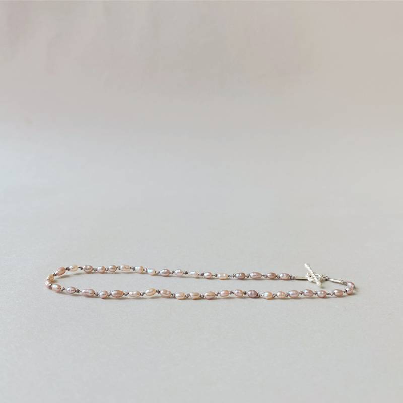 Armband Aus Seide Und Süßwasserperlen von noldavrielink