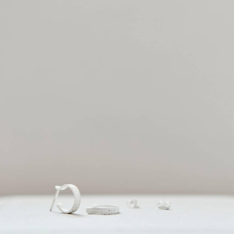 Silberohrringe Mit Relief Aus Jute von noldavrielink