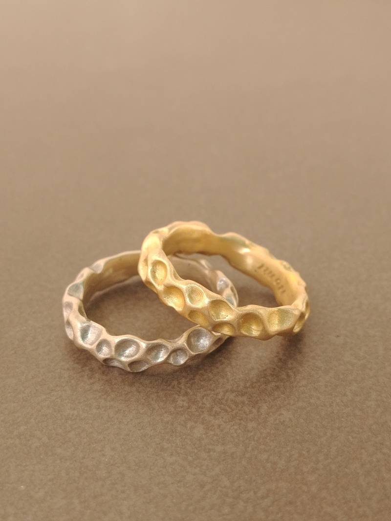 Zartes 18K Und 14K Gold Ehering Set, Stapelbar Bands von nomikaufmanjewelry