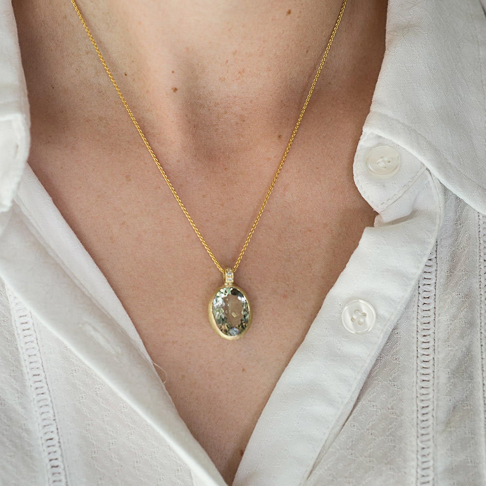 Gold Grün Amethyst Anhänger Halskette, 14K Und Diamanten von nomikaufmanjewelry