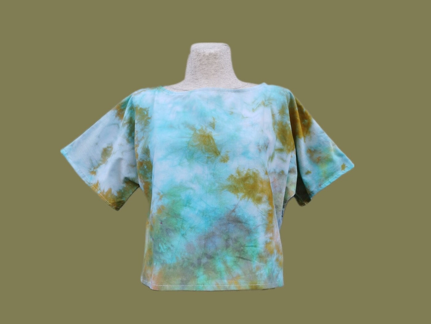 Batik Crop Top T-Shirt Tie Dye Shirt in Türkis Tönen Ice Aqua Farben von nomimikriberlin