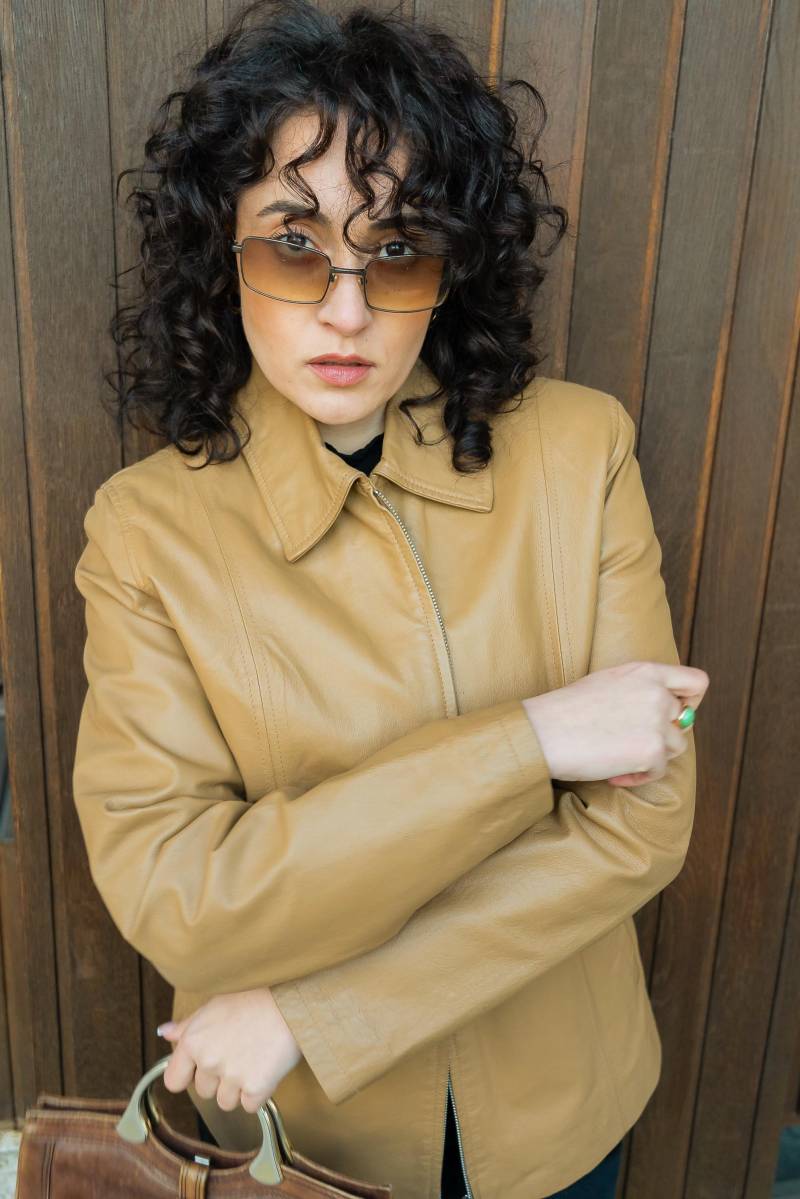 90S Vintage Brown Cropped Genuine Leather Jacket - Zip Up Style, Size M Retro Fashion Must-Have Vintage Jacket von nonaClothingVintage