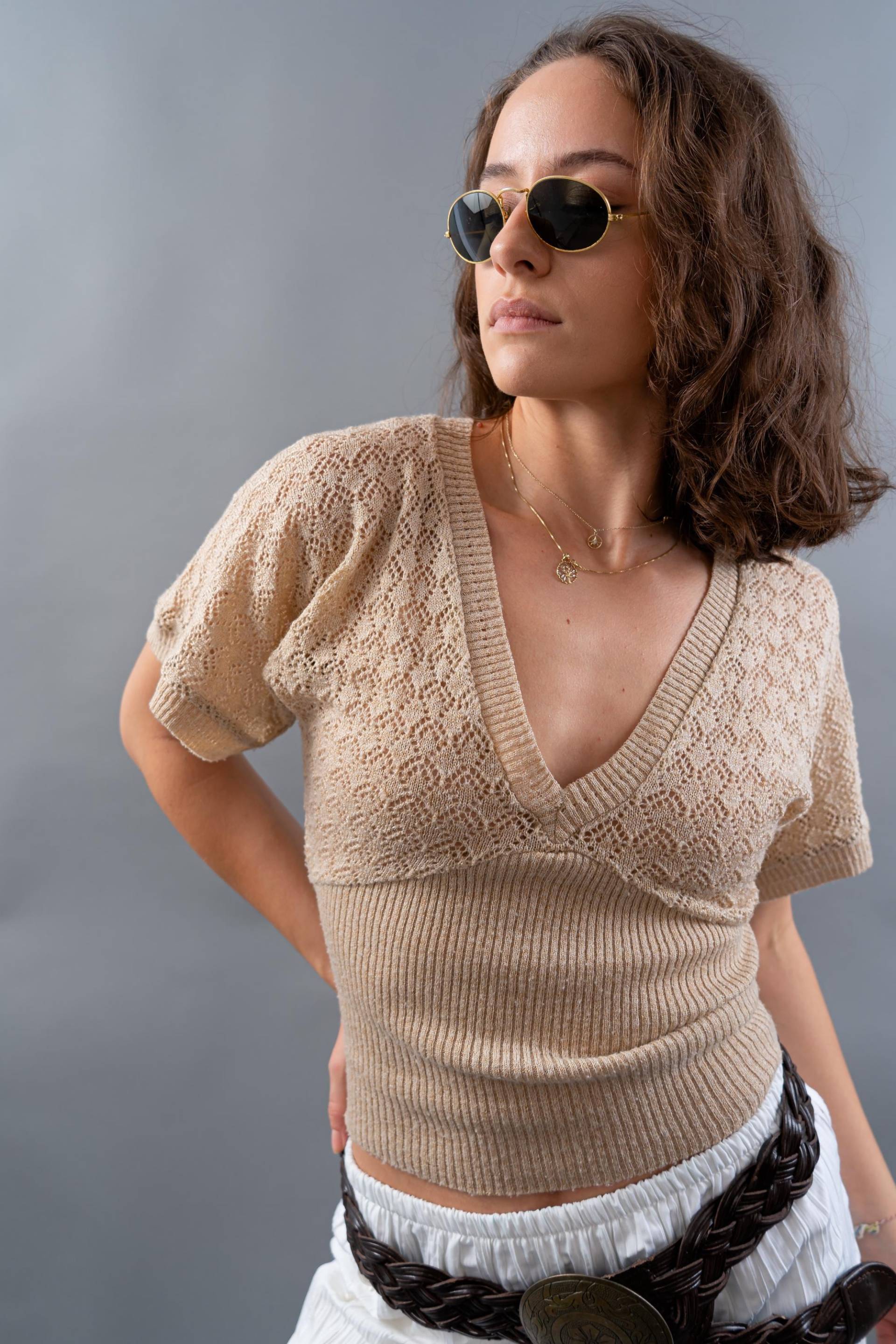 90S Y2K Waisted V-Neck Beige Croquette Style Blouse | Boho Chic Bohemian Top Vintage Fashion Clothing Size M von nonaClothingVintage