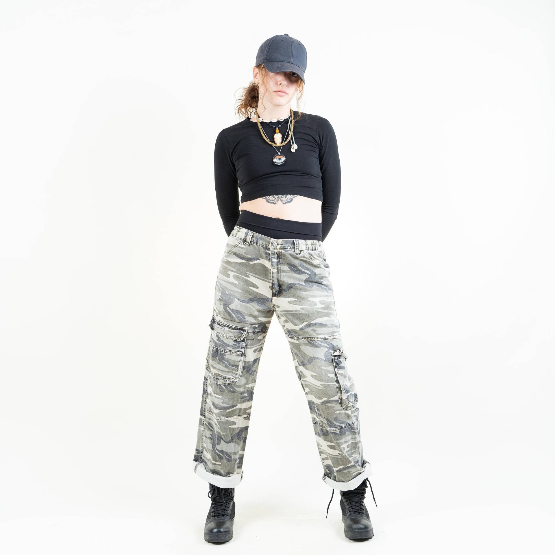 Size M Vintage Army Cargo Pants Khaki Cream Trousers 80S Gender Neutral Many Pockets 90S Aesthetic Y2K Second Hand von nonaClothingVintage