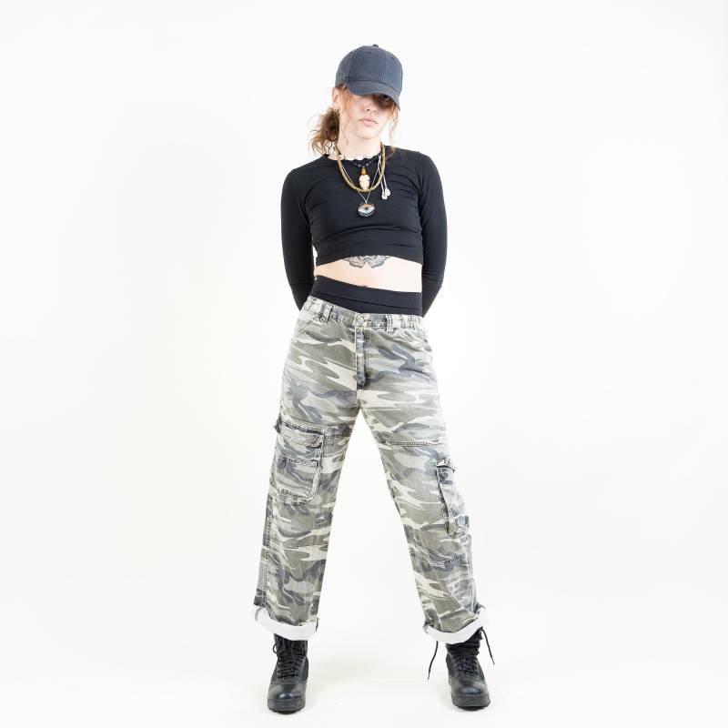 Size M Vintage Army Cargo Pants Khaki Cream Trousers 80S Gender Neutral Many Pockets 90S Aesthetic Y2K Second Hand von nonaClothingVintage