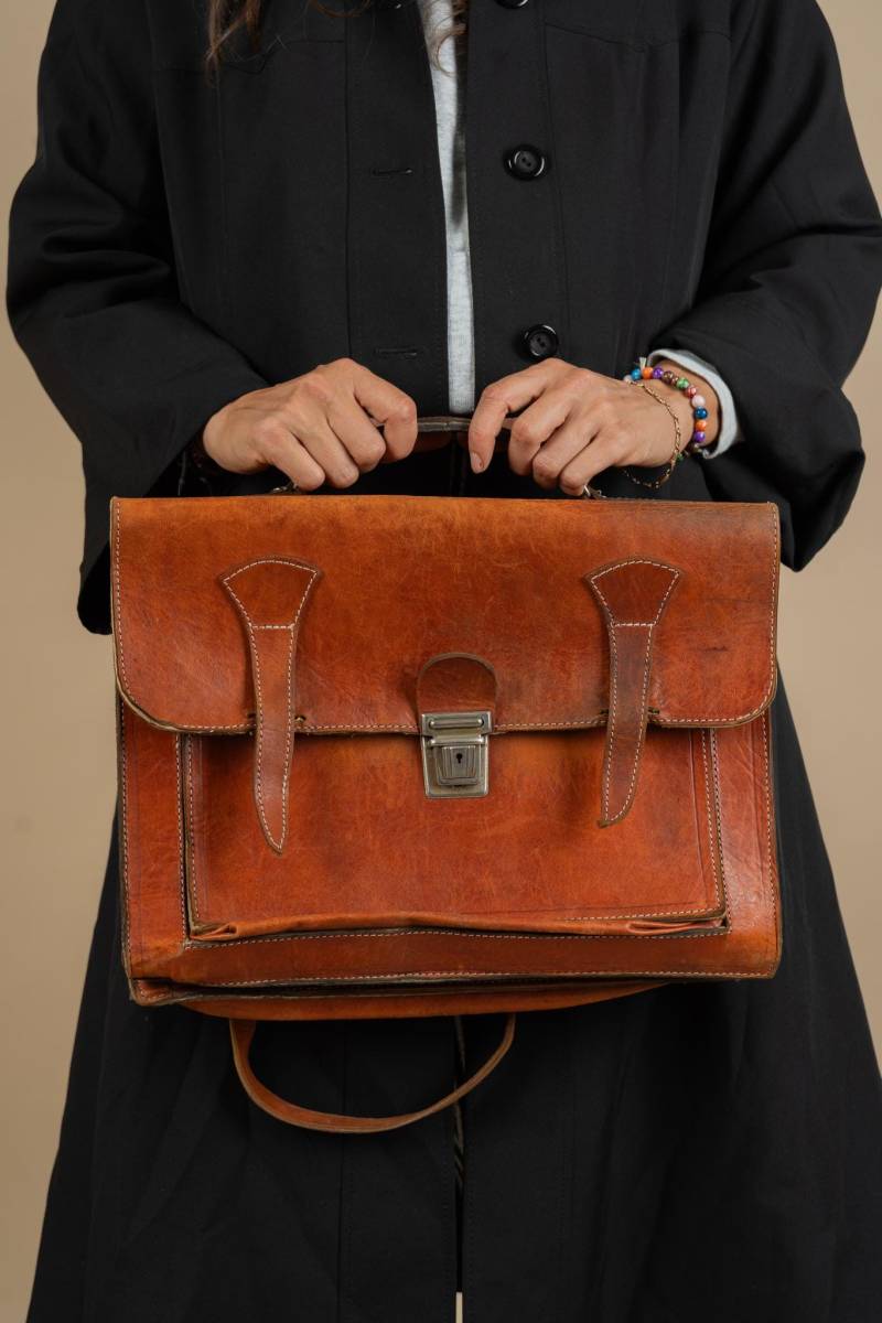 Vintage 50S Chestnut Órange Brown Leather School Saddle Bag 80S von nonaClothingVintage