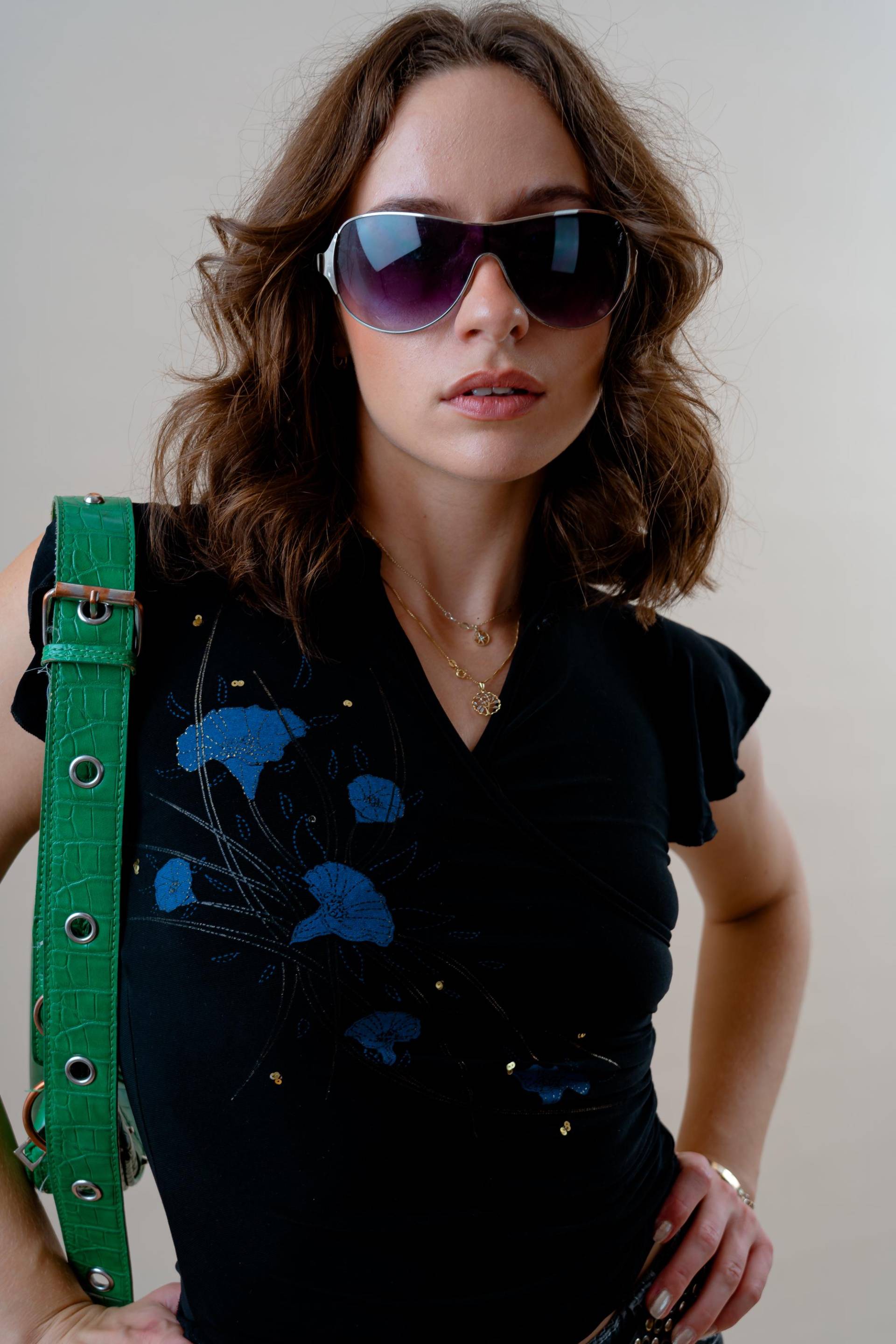 Vintage 90S Y2K Black Cropped T-Shirt Blouse | Size S Low Waist Grunge Style Elegant & Edgy Fashion von nonaClothingVintage