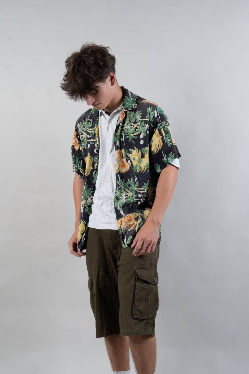 Vintage Black & Yellow Hawai Shirt Size M - L Cotton Made in Us Unisex Floral Pattern von nonaClothingVintage