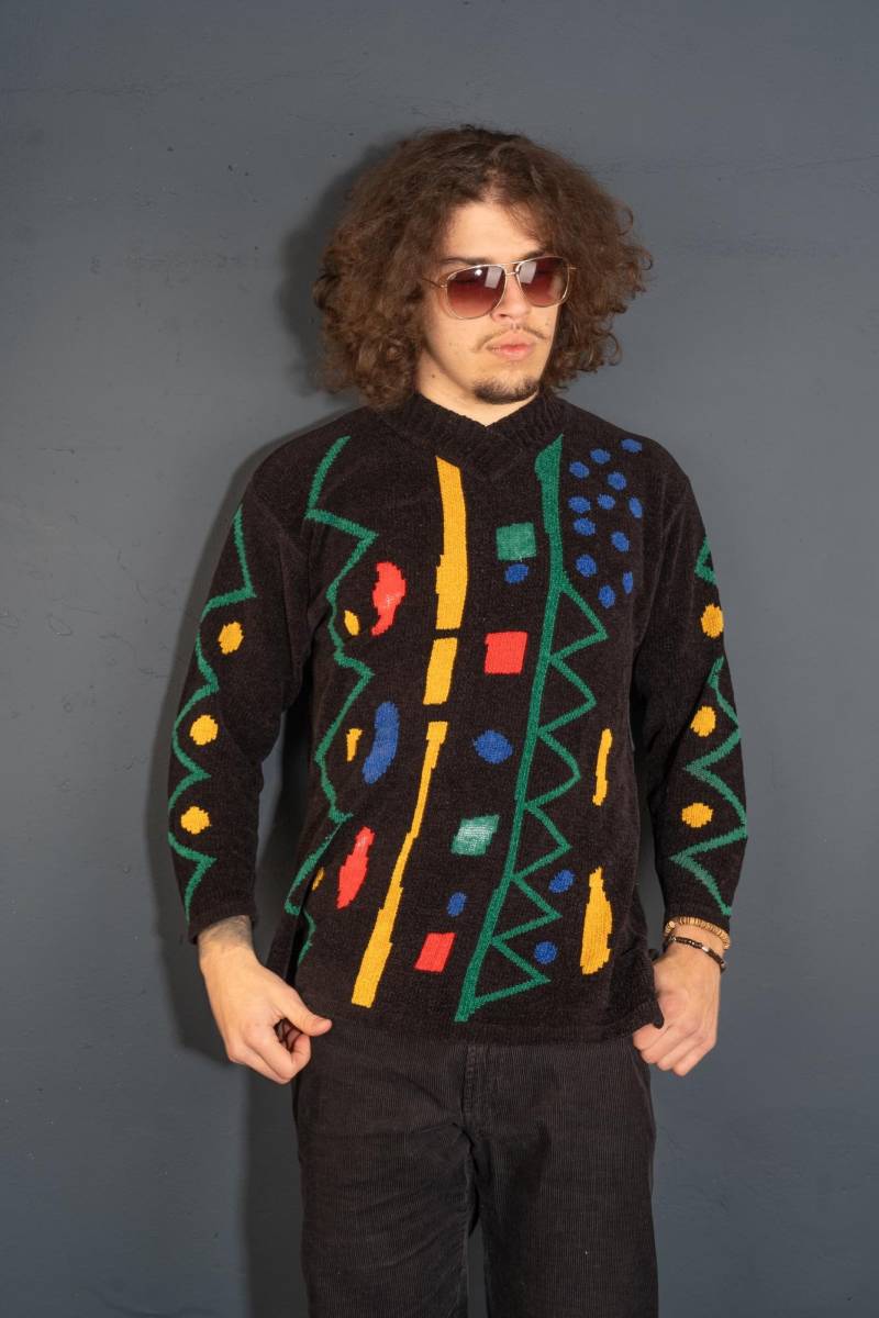 Vintage Granny Sweater Black Crazy Abstract Pattern Size M - L 80S 90S Gender Neutral Pullover von nonaClothingVintage