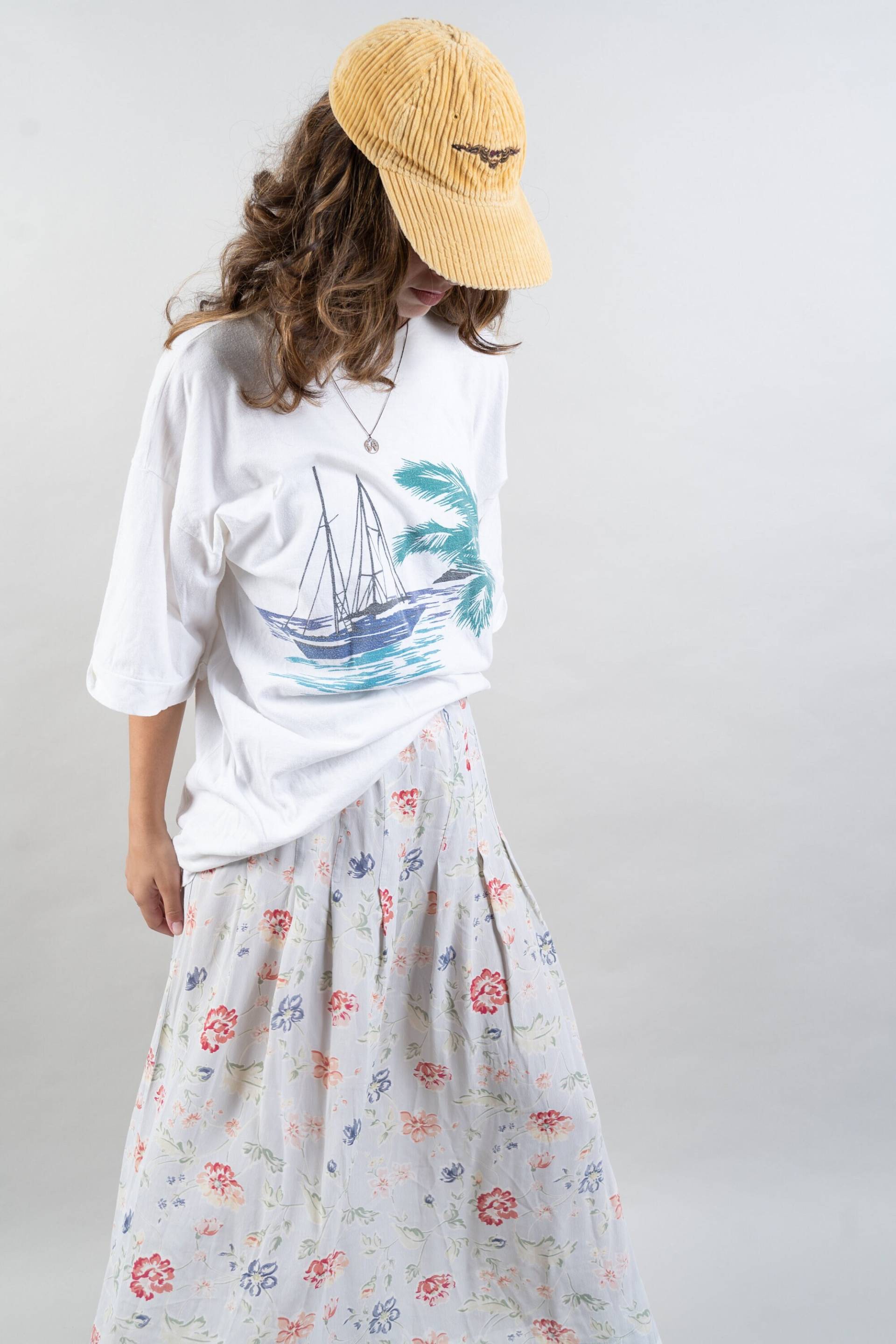 Vintage Graphic Shirt Oversized White Sailing Ship Beach Summer Vibes Print 80S Hard Cotton von nonaClothingVintage