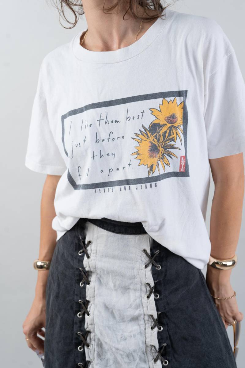 Vintage Levi's Graphic Shirt White With Sunflower Print Size L - Xl Cotton 80S Gender Neutral von nonaClothingVintage