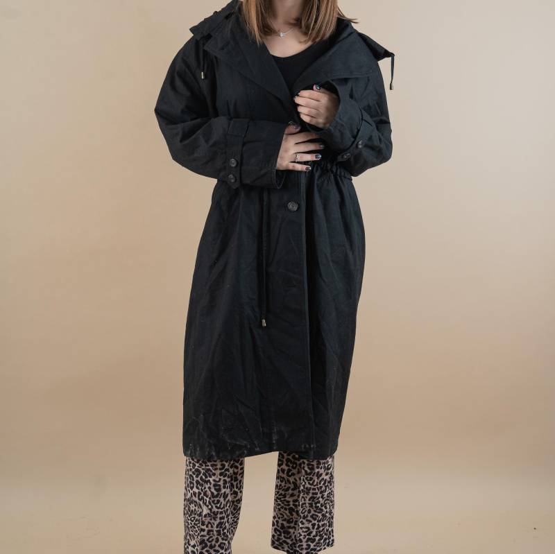 Vintage Simple Black Trench Size M English Style Elegant Coat Second Hand von nonaClothingVintage