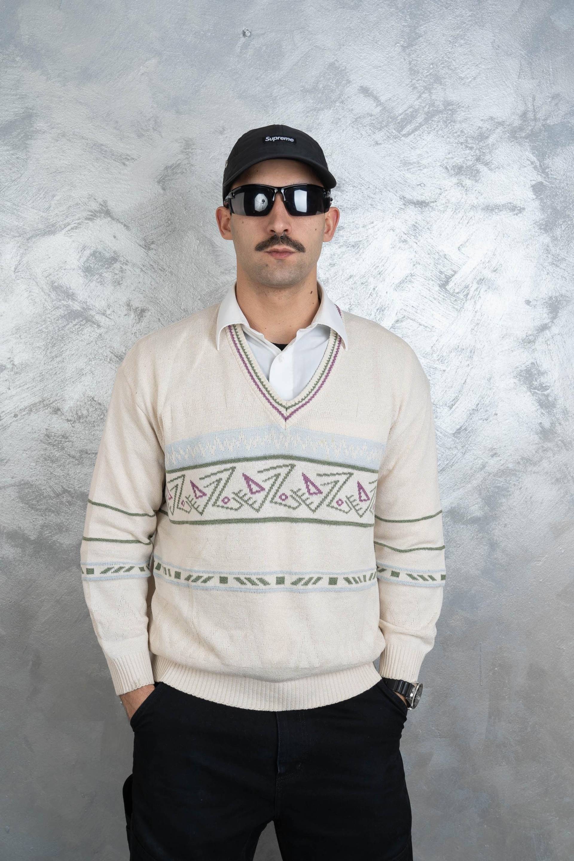 Vintage Sweater Beige Grey Pastel Abstract Blue Pattern Size L Knit Sweater Jumper 80S 90S V-Neck von nonaClothingVintage