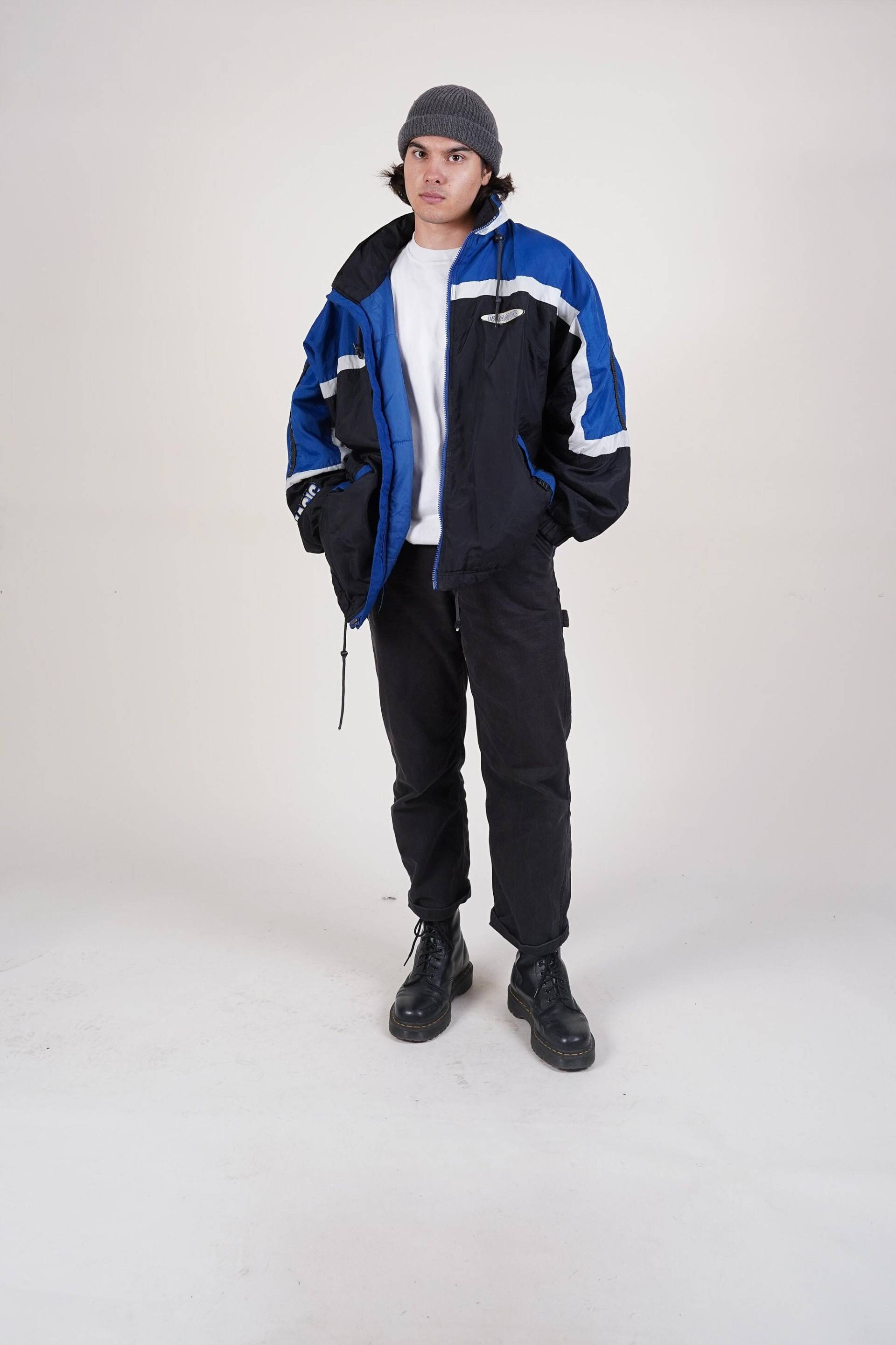 Vintage Winter Outdoor Jacket Parka Black Blue Lined Crazy Pattern Size L 80S von nonaClothingVintage