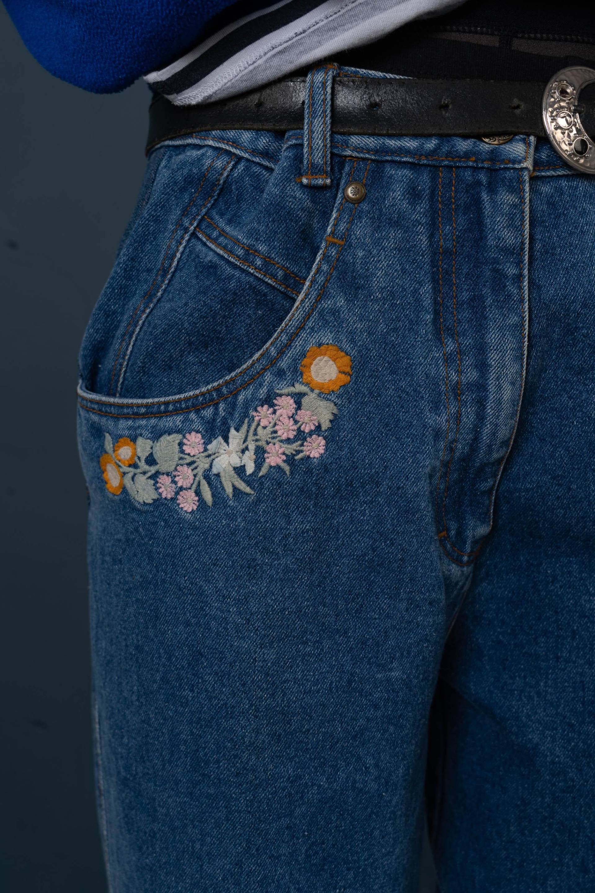 Woman Size S Vintage Denim Jeans Trousers Mom 80S Embroiled Floral Pattern von nonaClothingVintage
