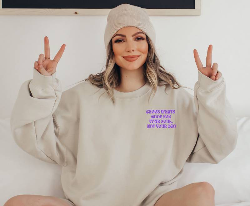 Choos Whats Good For You're Soul, Not Ego Crewneck Sweatshirt Choos Whats Good For You're Soul, Not Ego Crewneck Sweatshirt von noordinaryapparel