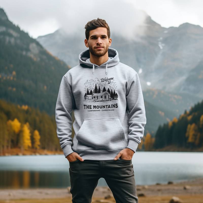 Outdoor Welcome To The Mountains Hooded Sweatshirt Outdoor Welcome To The Mountains Hooded Sweatshirt von noordinaryapparel