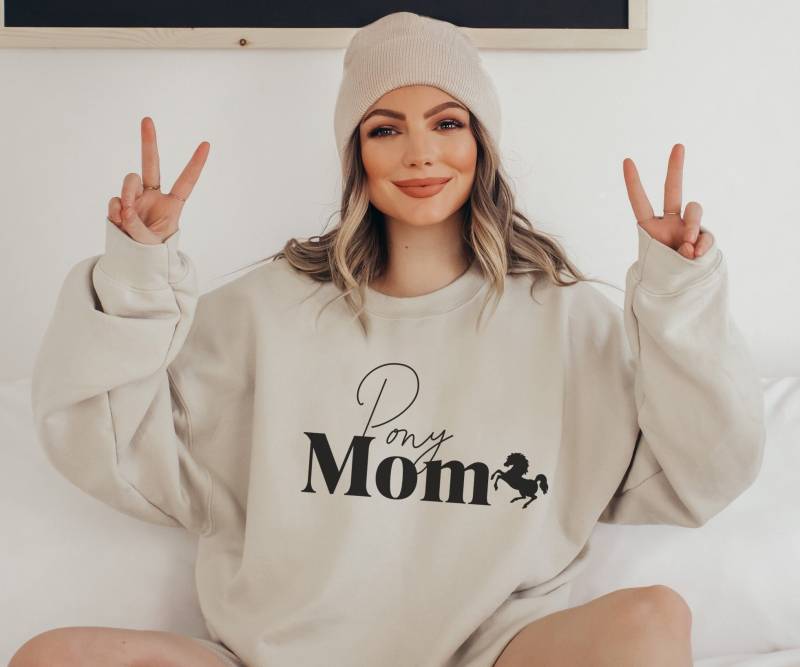 Pony Mom Crewneck Sweatshirt von noordinaryapparel