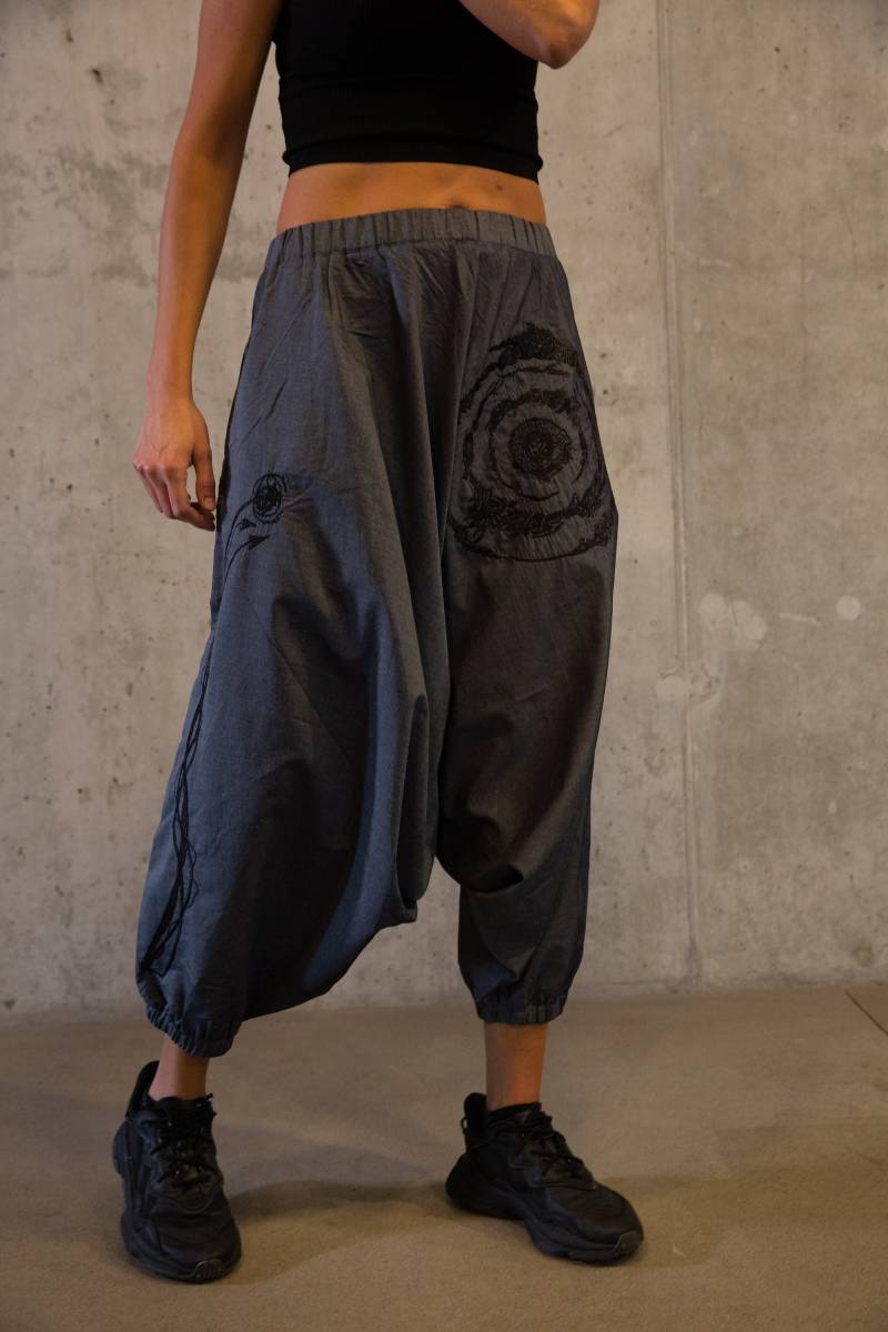 100% Baumwolle Unisex Bestickte Haremshose - Rooty Loop Von Vaptized von nopoinARTisan