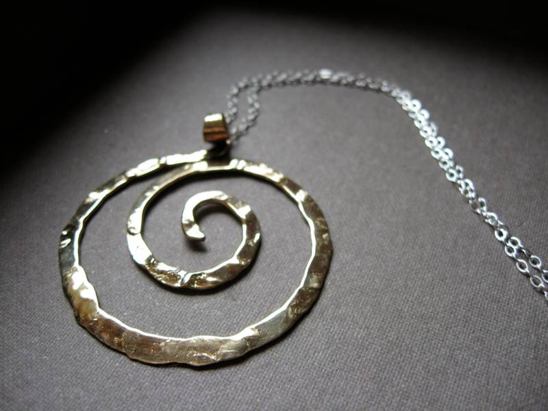 Große Alte Spiralkette, Spiralanhänger, Ringhalter Halskette, Spiral Schmuck, Mauri, Stammes - Schmuck von noracatherine