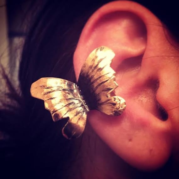 Schmetterling Ohrmanschette - Handgeschmiedetes Kupfer Oder Bronze von noracatherine