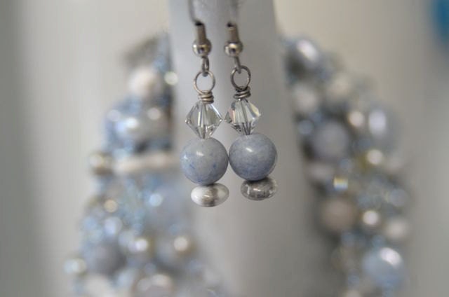 Blau Aventurin Halskette Ohrringe Weiß Grau Howlith Perlen Kristalle "Frosty" von northatlanticart