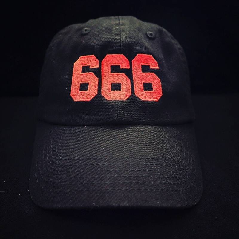 666 Papa Hut von nothingpins