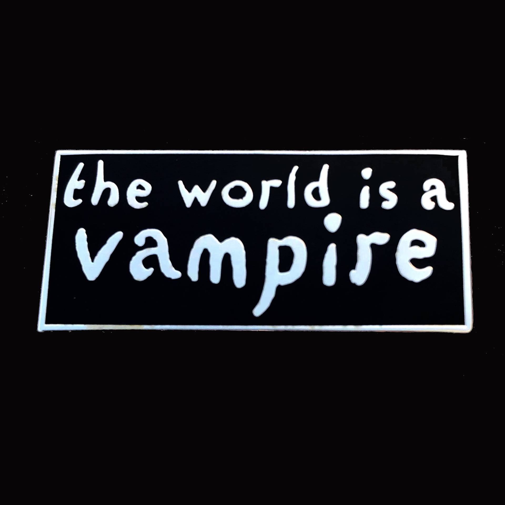The World Is A Vampir Anstecknadel von nothingpins
