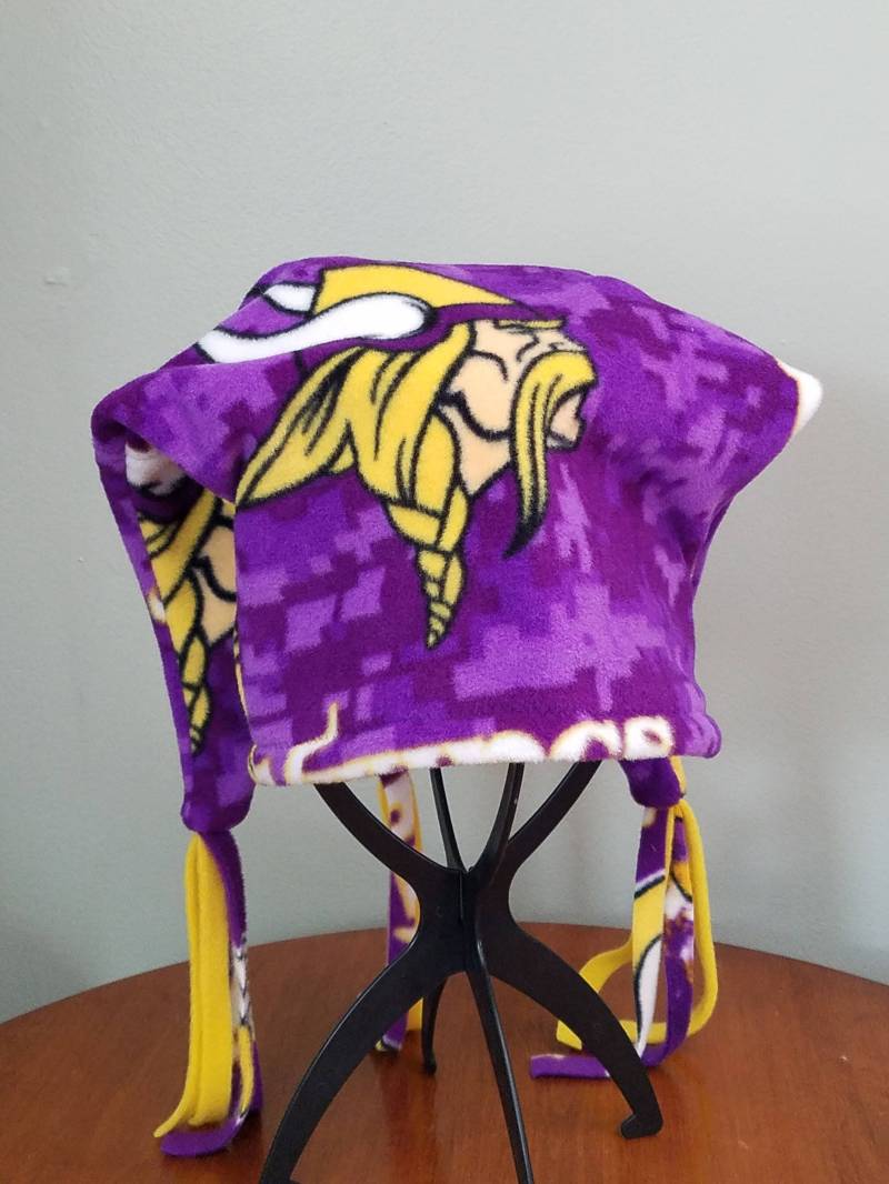 Fußball-Themen Fleece-Winter-Narr-Mütze. Mein Narr-Hut Ist Doppelt Gefüttert Für Zusätzliche Wärme Fußball-Themen Fleece-Winter-Narr-Mütze. Mein Narr-Hut Ist Doppelt Gefüttert Für Zusätzliche Wärme von notjestahat