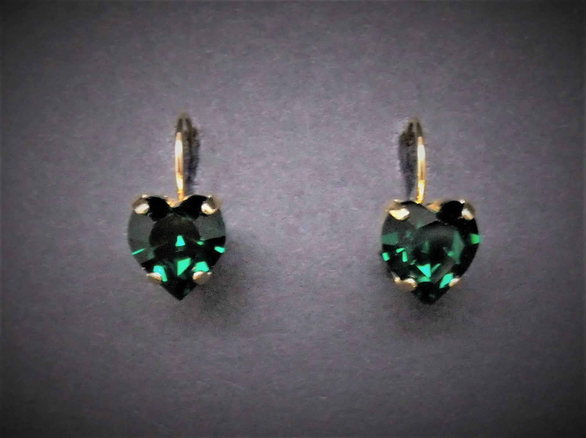 Herz Ohrringe Smaragd Farbe Und Vergoldet Mittlerer Größe Kostenloser Versand Usa von nottheComfortZone