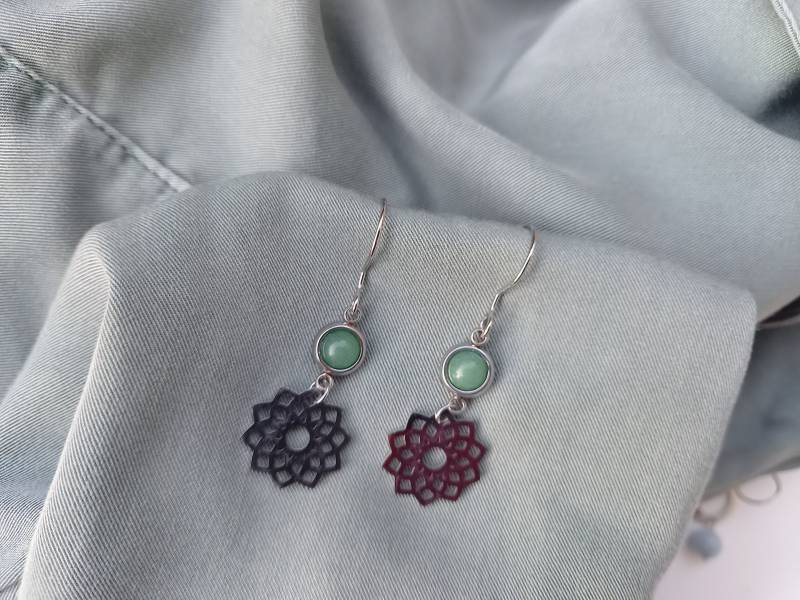 Green Ohrhänger Aus Aventurin Und Edelstahl // Cabochon Mit Charm Blüte/Design Unikat Schmuck Green Ohrhänger Aus Aventurin Und Edelstahl // Cabochon Mit Charm Blüte/Design Unikat Schmuck von nouimanufaktur