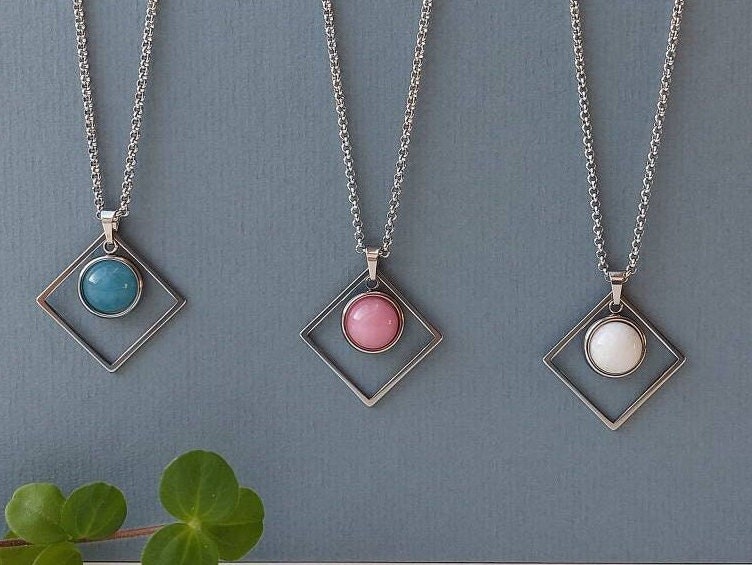 Jade Square Halskette Mit Jade Anhänger // Rosa, Weiß Oder Blau Edelstahl/Design Unikat Schmuck Jade Square Halskette Mit Jade Anhänger // Rosa, Weiß Oder Blau Edelstahl/Design Unikat Schmuck von nouimanufaktur