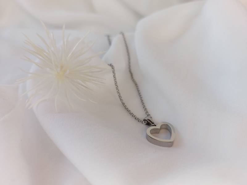 Valentina Halskette Mit Herz-Anhänger // Anhänger Aus Edelstahl/Design Unikat Schmuck Valentina Halskette Mit Herz-Anhänger // Anhänger Aus Edelstahl/Design Unikat Schmuck von nouimanufaktur