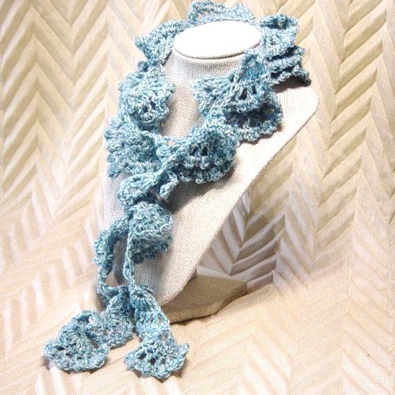 Aqua Häkelschal Boho Halswärmer Mit Silbernen Rüschen von novelknitsdlm