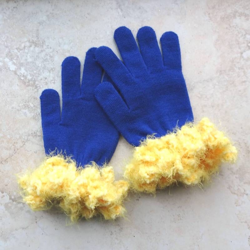 Blaue Strickhandschuhe Mit Gelben Gehäkelten Manschetten Erwachsene Damengröße von novelknitsdlm