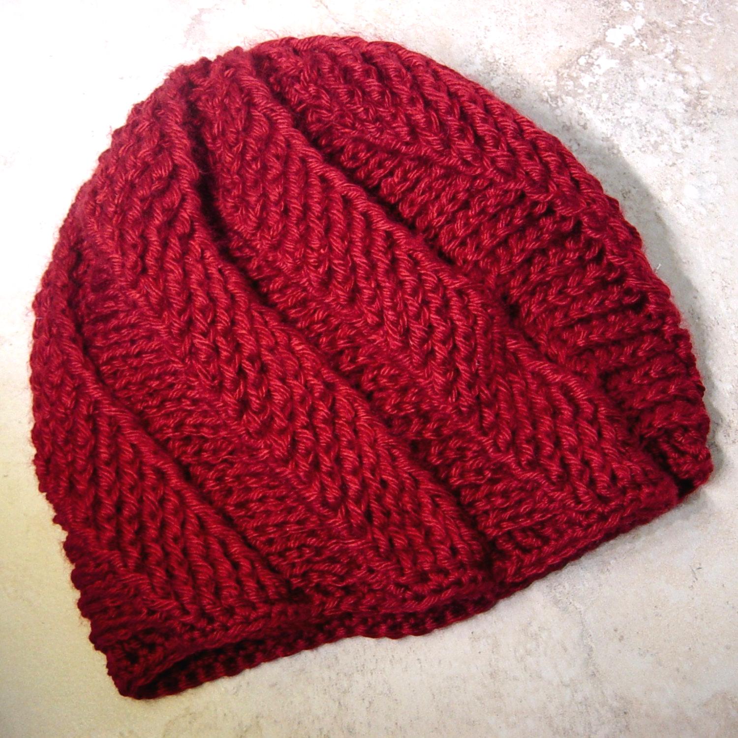 Burgunder-Roter Cloche-Hut Gehäkelt Slouchy Boho Winter Wear von novelknitsdlm