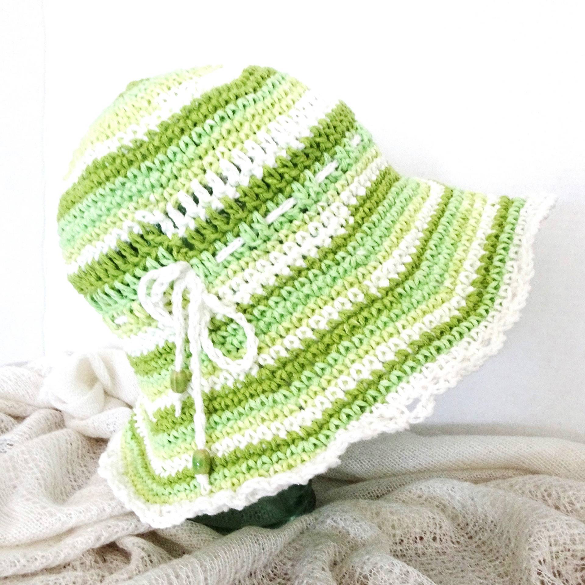 Gehäkelter Sonnenhut Aus Baumwolle Grün-Weiß Gestreifter Krempenhut von novelknitsdlm