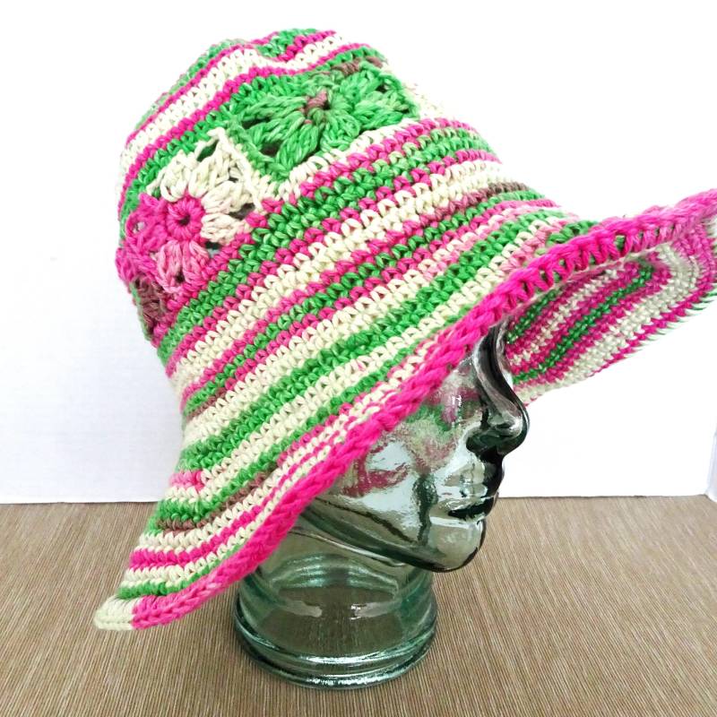 Gehäkelter Sonnenhut Aus Baumwolle in Den Farben Pink & Melon Grün, Schlapphut von novelknitsdlm