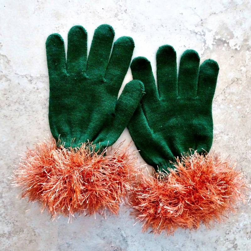 Grüne Strickhandschuhe Mit Kunstfell-Bündchen von novelknitsdlm