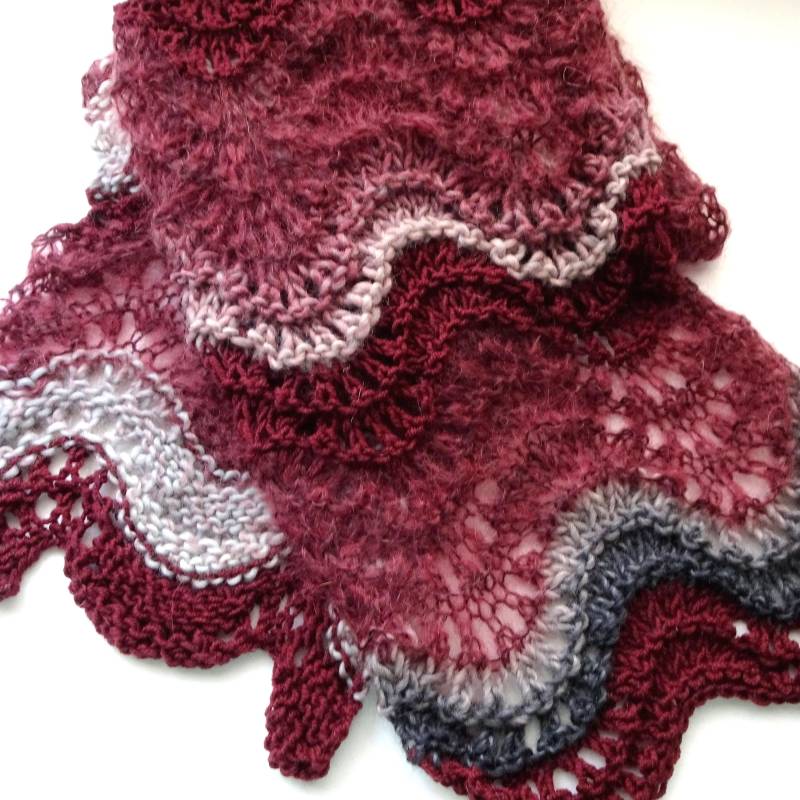 Handgestrickter Bordeaux Chevron Schal Wolle-Mohair-Mischung, Boho Stil von novelknitsdlm