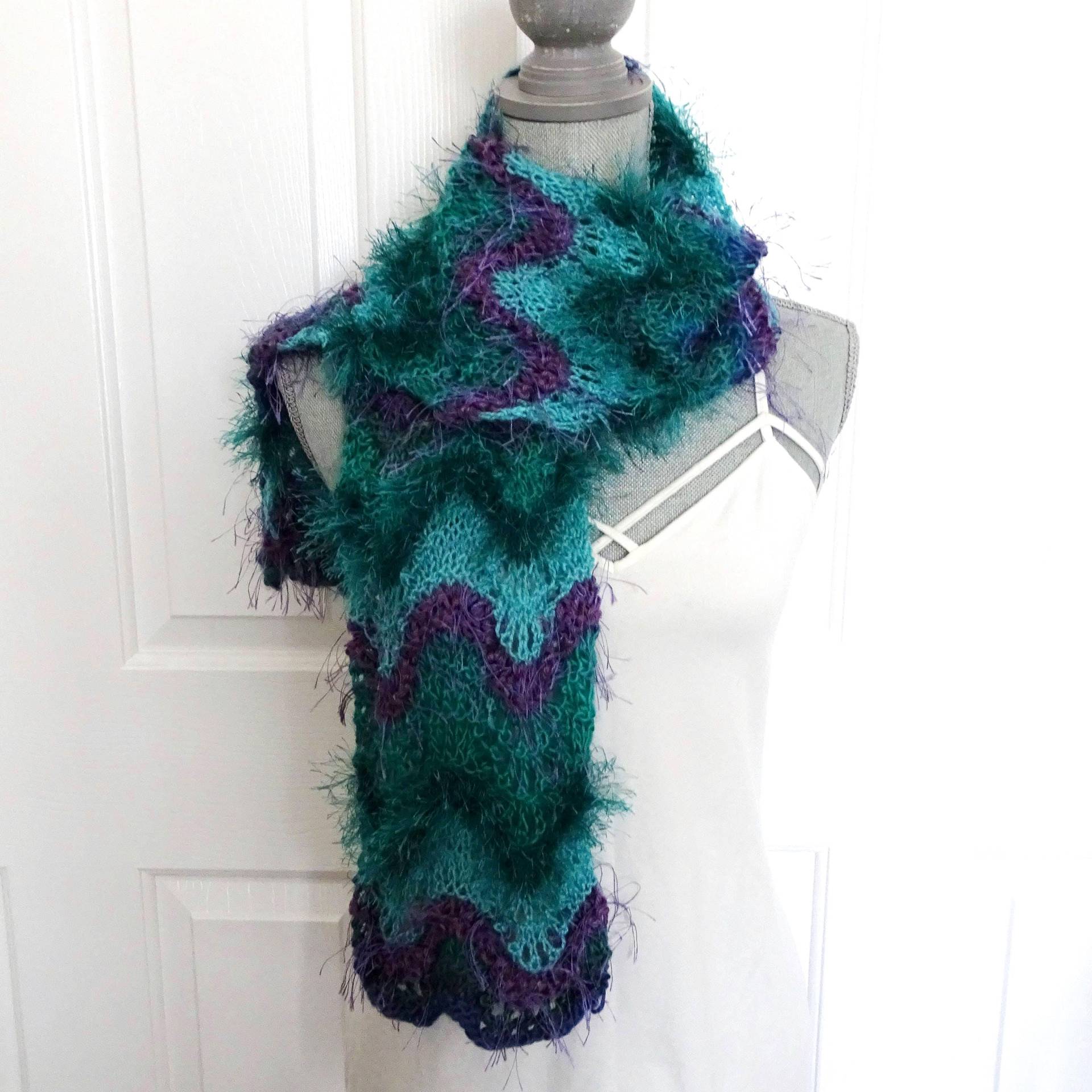 Handgestrickter Chevron Streifen Schal Türkis Teal Lila Boho Schal von novelknitsdlm