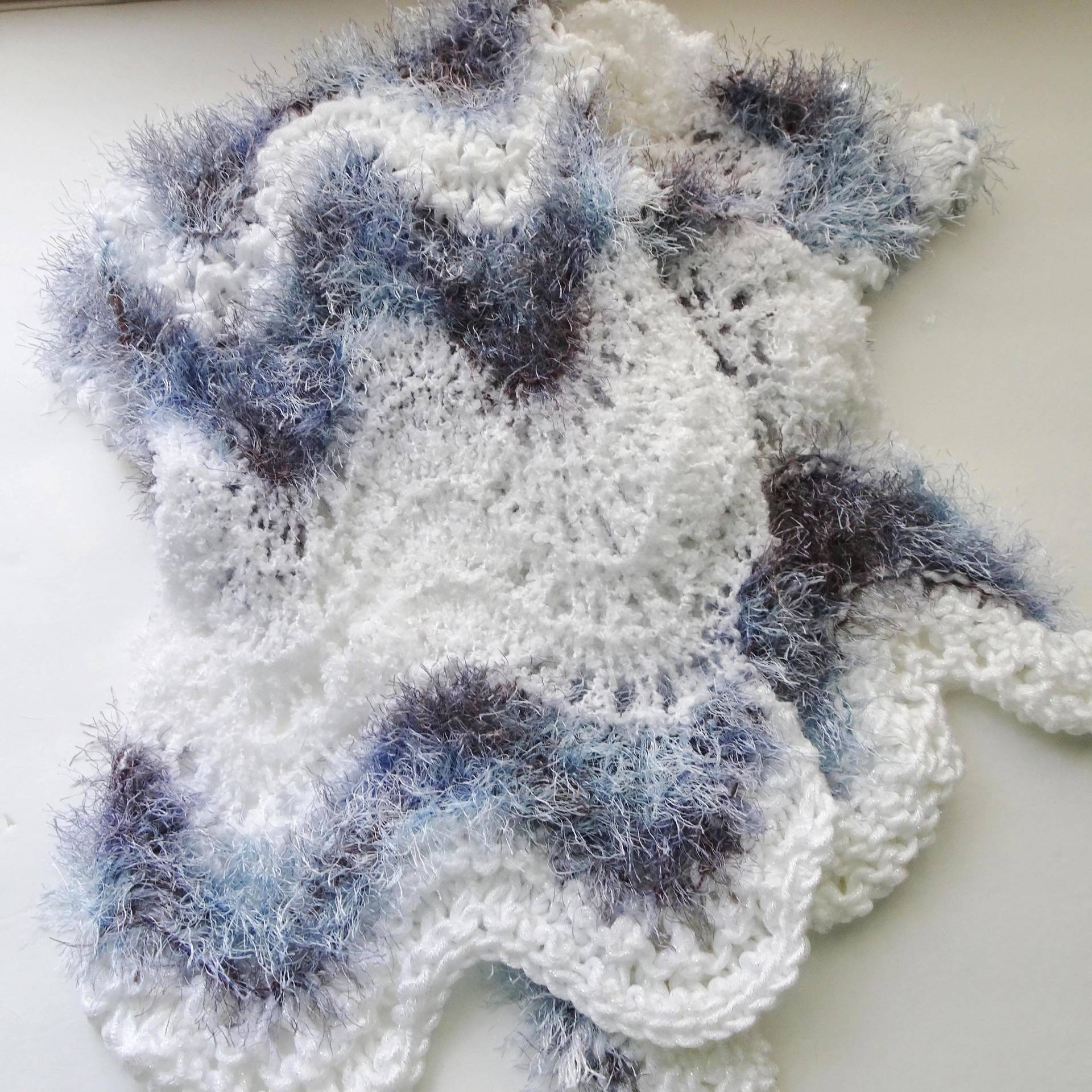 Weiß & Blau Gestreifter Chevron Schal Für Winter von novelknitsdlm