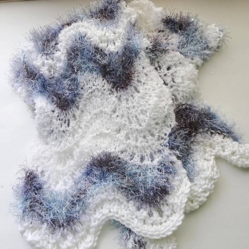 Weiß & Blau Gestreifter Chevron Schal Für Winter von novelknitsdlm