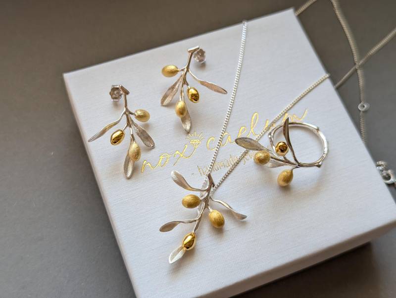 Nox Caelum | Olivenblätter Zweig Früchte Anhänger Halskette Aus Sterling Silber, Pflanzenliebhaber Schmuck, Olivenzweig Anhänger, Geschenk Nox Caelum | Olivenblätter Zweig Früchte Anhänger Halskette Aus Sterling Silber, Pflanzenliebhaber Schmuck, Olivenzweig Anhänger, Geschenk von noxcaelumDesign