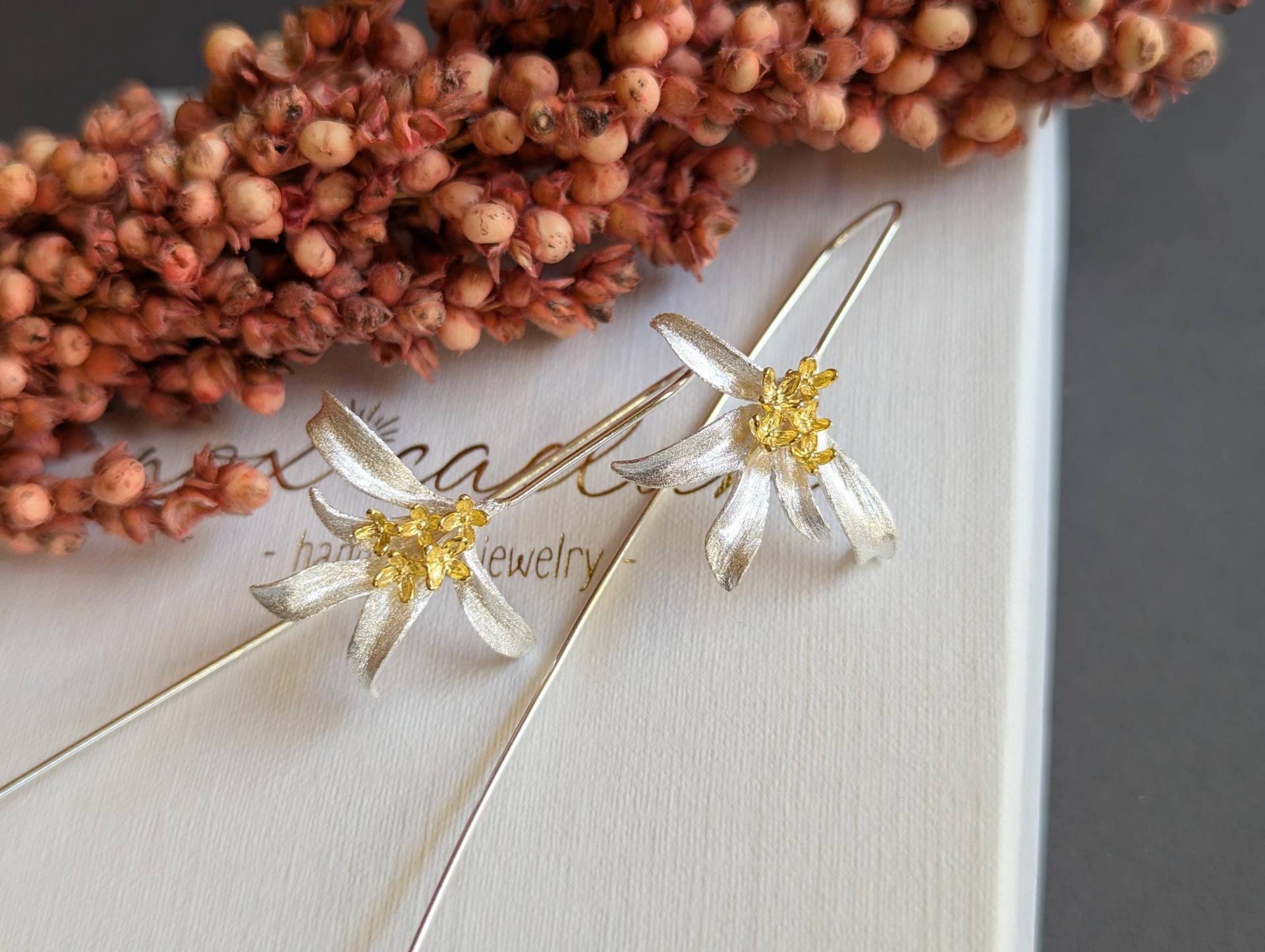 Nox Caelum | Osmanthus Fragrans Blumen Ohrringe Aus Sterling Silber, Hängeohrringe, Pflanzen - Blumenliebhaber Schmuck, Geschenk Nox Caelum | Osmanthus Fragrans Blumen Ohrringe Aus Sterling Silber, Hängeohrringe, Pflanzen - Blumenliebhaber Schmuck, Geschenk von noxcaelumDesign