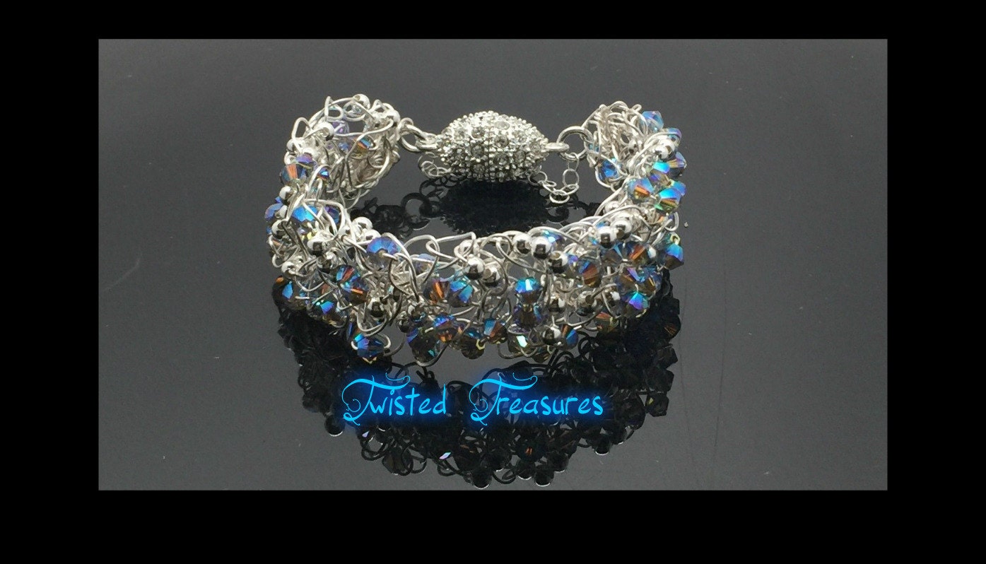 Gehäkeltes Armband Mit Swarovski Kristallen Gehäkeltes Armband Mit Swarovski Kristallen von nsmerritt1