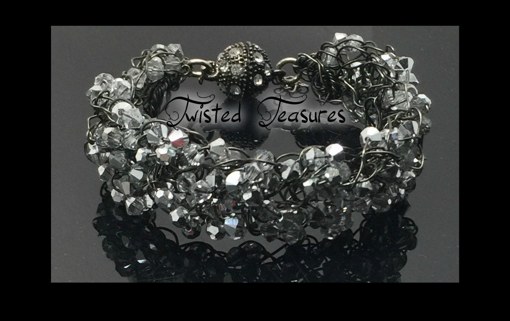 Gehäkeltes Armband Gehäkeltes Armband von nsmerritt1