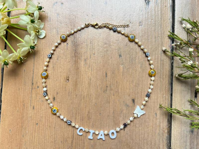 Ciao Personalisierte Halskette Mit Glas Und Buchstaben Initial Perlen Perlmutt von nunukabijoux