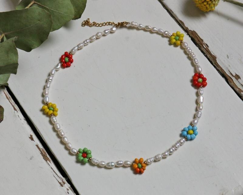 Wunderschöne Handgemachte Blumenperlen Halskette von nunukabijoux